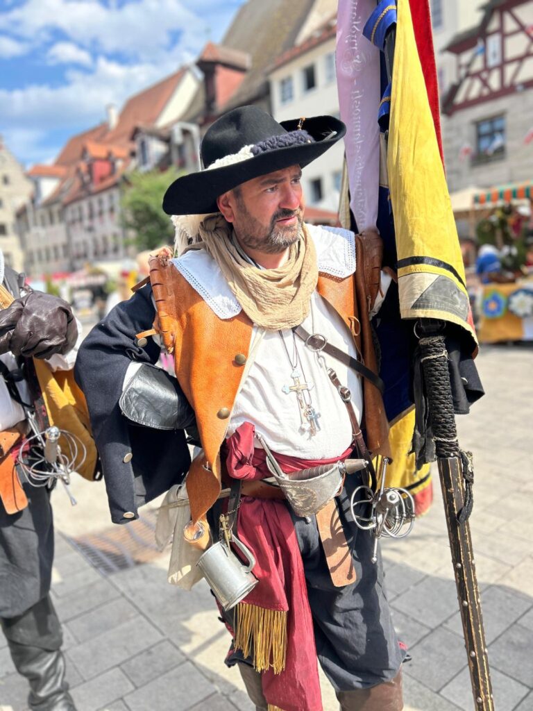 Der Fähnrich verteidigt seine Fahne mit dem Leben